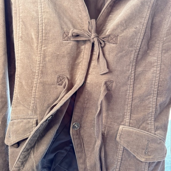 Vintage Women's Tan Velvet Jacket with Bow Details and Ruffle Back. - Picture 6 of 12